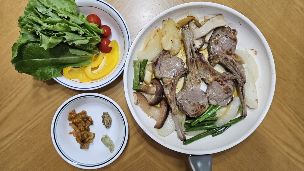 Everyday meal with meat, mushrooms, onions, leafy greens, peppers, and tomatoes